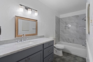 Marble countertops in the bathrooms!!