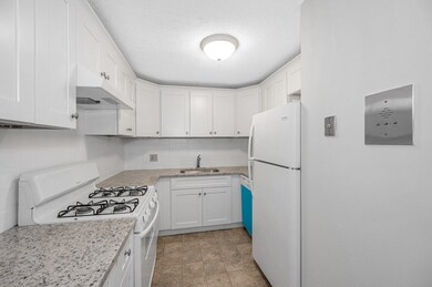 307 Pawtucket Blvd unit 23, Lowell, MA 01854 - photo 7