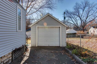 3121 SW Dorr St, Topeka, KS 66604 - photo 2