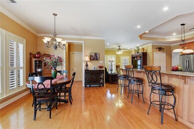 Spacious kitchen with breakfast and keeping area