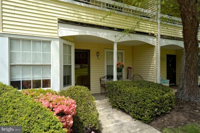 25 Dennis Ct, Hightstown, NJ 08520 - photo 2