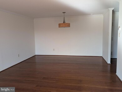 Treebrooke unit 404, Oakton, VA 22124 - photo 3