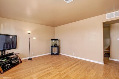 7508_E_Belleview - Living Room (6)