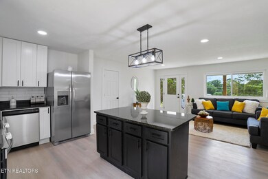 312 lakeview rd-144_1720097794_16051_1