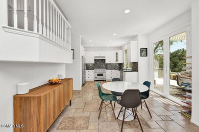 Eat-in kitchen