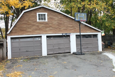 23 Howe St, Meriden, CT 06450 - photo 5