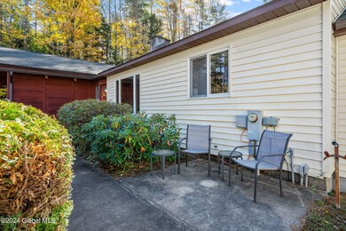 6-web-or-mls-228-lampman-rd