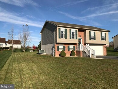 1417 Mallard Dr E, Chambersburg, PA 17202 - photo 2