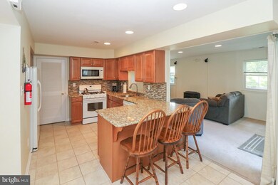 321 Carleton Ln, Mount Laurel, NJ 08054 - photo 2