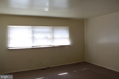 1208 Lakeshore Dr, Camden, NJ 08104 - photo 3
