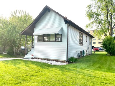 1630 Oakwood Ave, Des Plaines, IL 60016 - photo 2