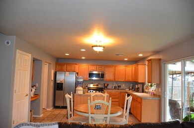 402 NW Pleasant View Dr, Grants Pass, OR 97526 - photo 7