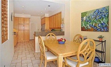 Breakfast Area and Snack Bar in Lovely Kitchen*