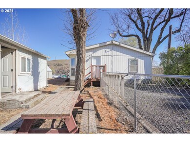 1503 SE Collins Dr, Pendleton, OR 97801 - photo 3