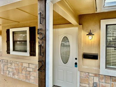 1512 E Tennie St, Gainesville, TX 76240 - photo 2