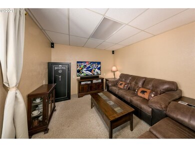 914 E 12th St, the Dalles, OR 97058 - photo 6