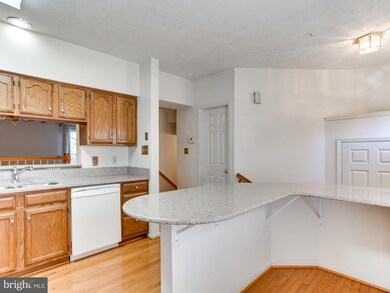 14111 Winding Ridge Ln, Centreville, VA 20121 - photo 5