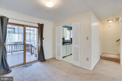 2374 Hunters Square Ct, Reston, VA 20191 - photo 7