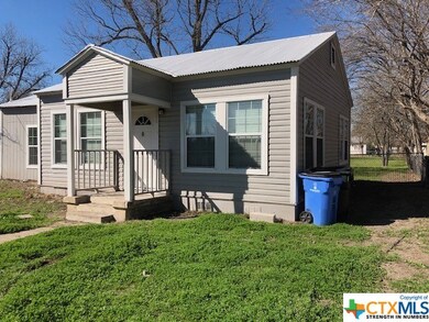 630 E Pine St, Seguin, TX 78155 - photo 2