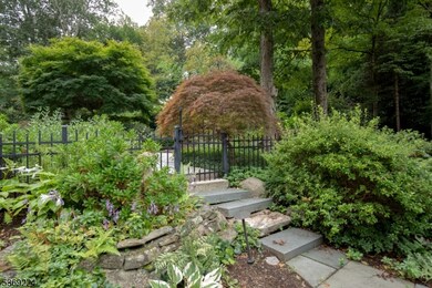 71 Crest Dr, Bernardsville, NJ 07924 - photo 6