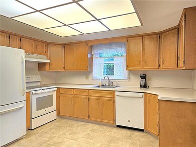 294 Flagstone Dr, Bethlehem, PA 18017 - photo 6