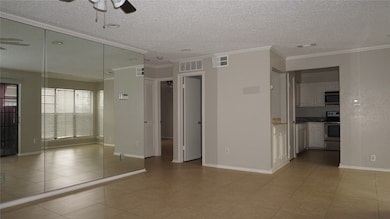 2728 Copper Creek Dr unit 107, Arlington, TX 76006 - photo 4