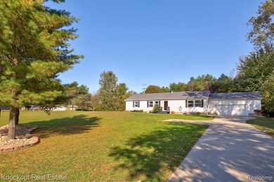 View of front of property featuring a front lawn and driveway