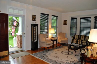 26168 Lands End Dr, Chantilly, VA 20152 - photo 2