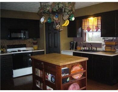 Kitchen. Spacious kitchen, two pantries, island st