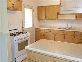 25 Austin Ave, Carpentersville, IL 60110 - photo 2