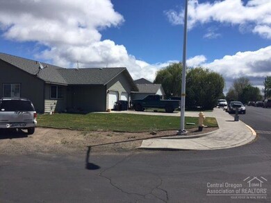 2853 SW Umatilla Ave, Redmond, OR 97756 - photo 2