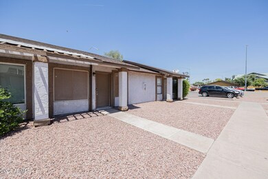 2807 E Capri Cir unit 2, Mesa, AZ 85204 - photo 3