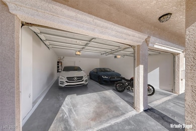 attached private 3 car tandem