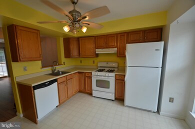 1202 Heathfield Rd, Sykesville, MD 21784 - photo 6