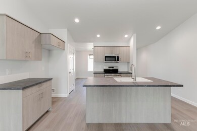 9203 W White Jasmine Ct, Nampa, ID 83687 - photo 5