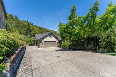 1153 Sunburst Way, Grants Pass, OR 97526 - photo 2