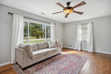 05_6170SnyderRd_1_LivingRoom_LowRes