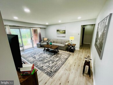 3890 Lyndhurst Dr unit 103, Fairfax, VA 22031 - photo 3