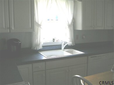 71 Cuthbert St, Schenectady, NY 12302 - photo 4