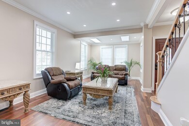 2916 Edgecombe Cir N, Baltimore, MD 21215 - photo 3