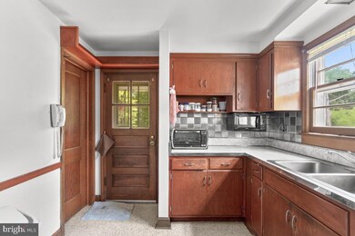 704 Hollywood Ave, Silver Spring, MD 20904 - photo 4