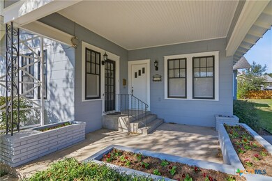 502 Elm St, Seguin, TX 78155 - photo 6