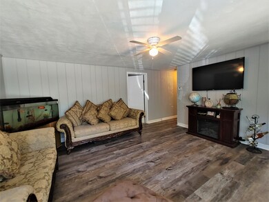 416 Amarillo Ct, Carpentersville, IL 60110 - photo 2