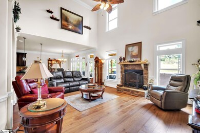 609 Tulip Tree Ln, Simpsonville, SC 29680 - photo 3