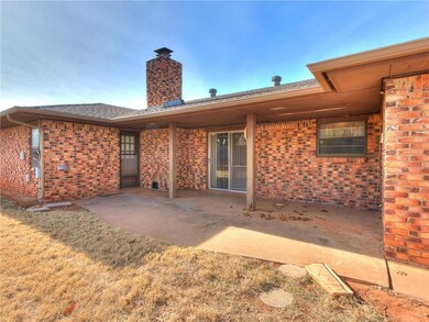 12008 Camelot Dr, Oklahoma City, OK 73120 - photo 4
