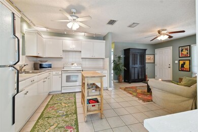 Kitchen/living room combo