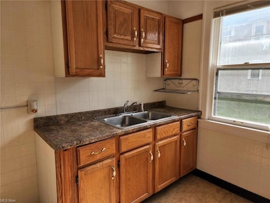 3407 Altamont Ave, Cleveland, OH 44118 - photo 5