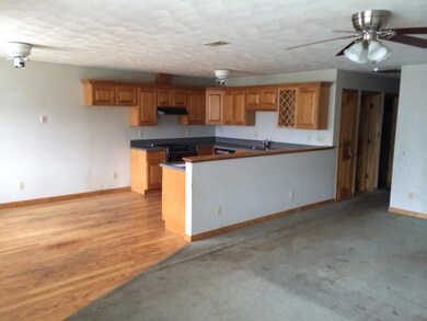 1645 Eastbrook Dr S, Columbus, OH 43223 - photo 2