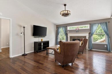 4586 Trickle Creek Ln, Columbus, OH 43228 - photo 7