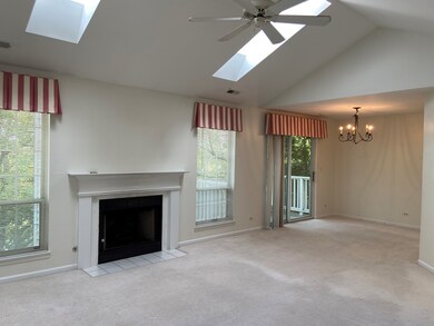 138 Pembroke Cir unit 8BS, Lake Bluff, IL 60044 - photo 2